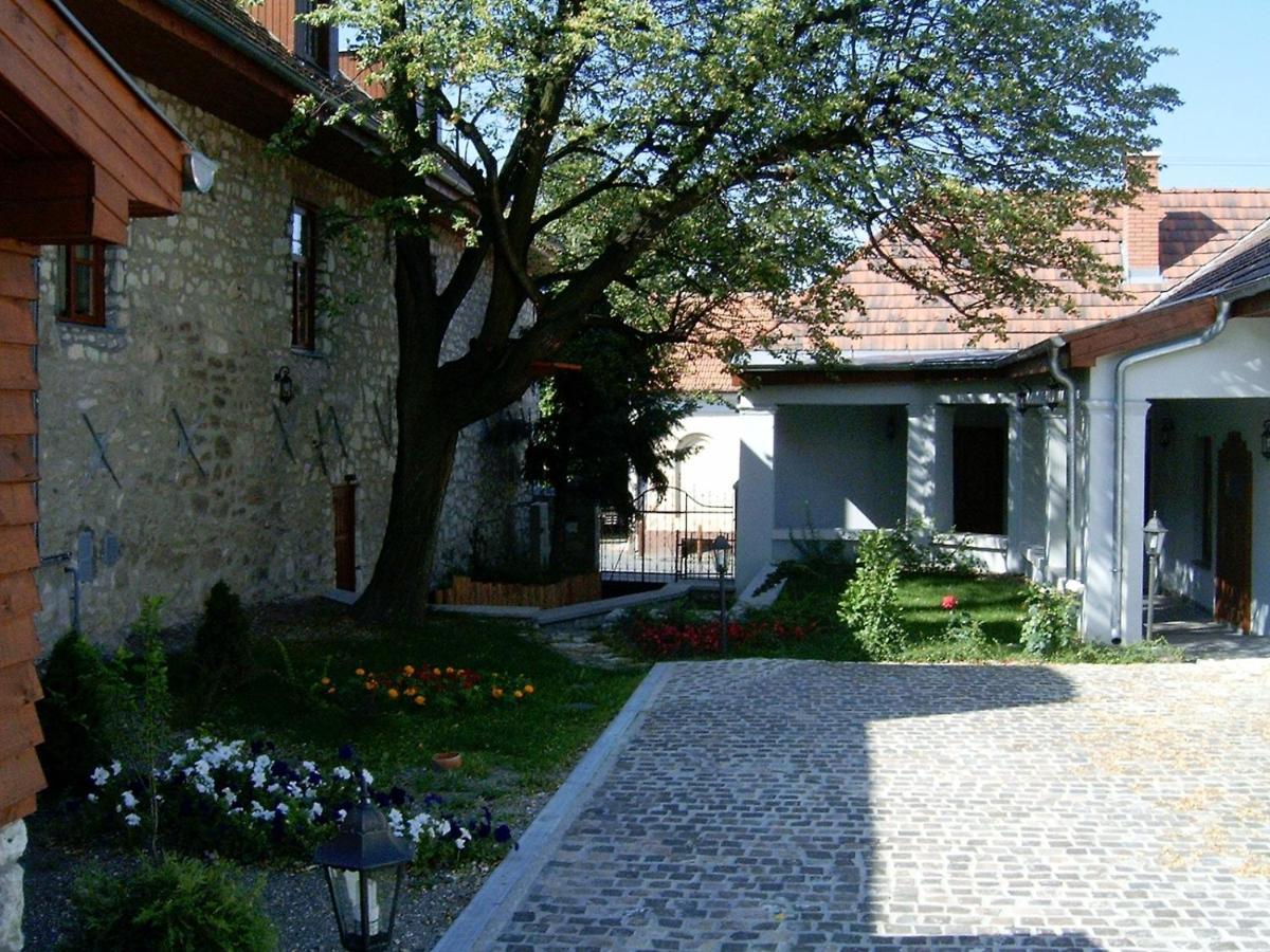 Trifecta Udvarhaz Tállya Buitenkant foto